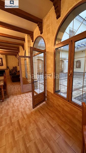 Foto 83e26597-1a6d-4eed-bfa5-c03af3b3c8fe. Casa amb aparcament a Moguer