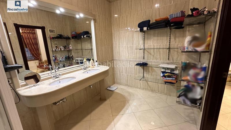 Foto 9803732e-e2fb-4165-b13f-19b138fe5948. Casa amb aparcament a Moguer