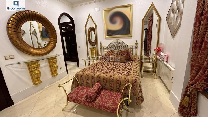 Foto c90191bc-ff52-4958-a788-0d9ba3018a40. Casa amb aparcament a Moguer