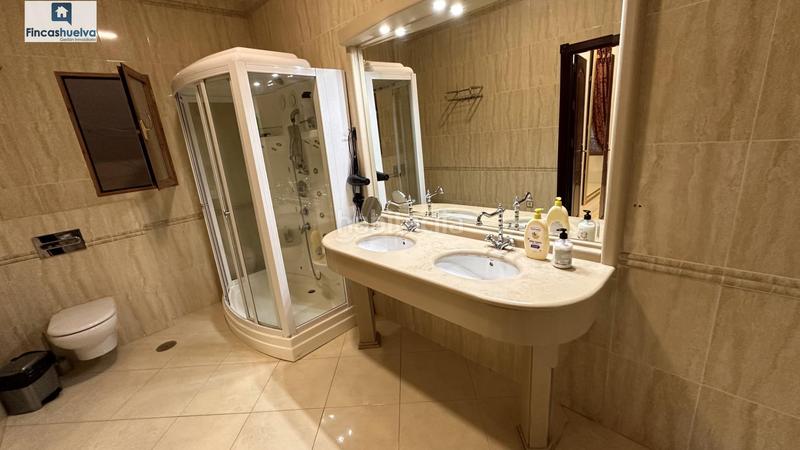 Foto d6df8720-4614-49ab-bc28-bd0238d4c2a5. Casa amb aparcament a Moguer