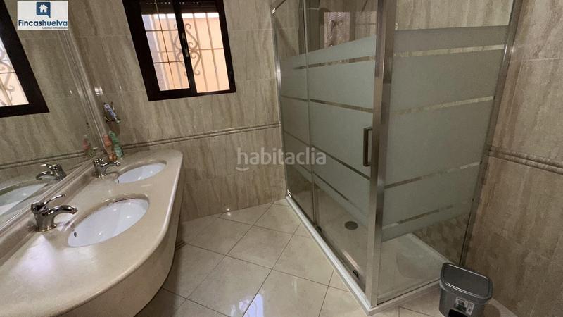 Foto e13e3a3d-bf35-4324-95e0-889185217eac. Casa amb aparcament a Moguer