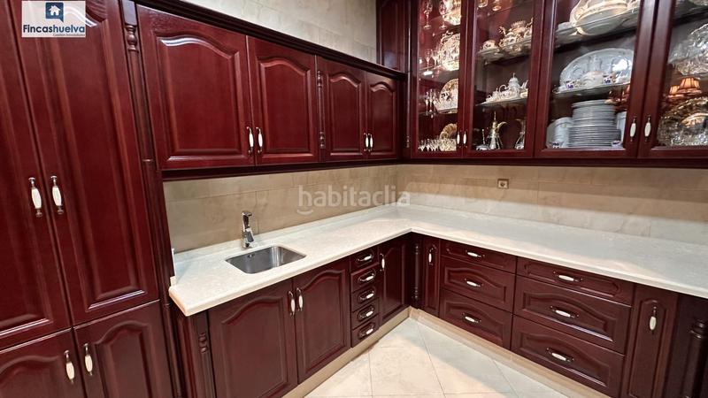 Foto f8a9d355-cbaa-48f0-9004-b061ae46ff16. Casa amb aparcament a Moguer