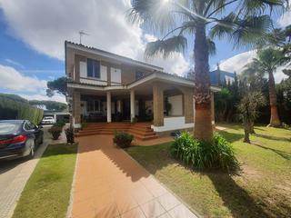 Chalet à Dehesa - Monacilla. Chalet con piscina en venta en bellavista huelva
