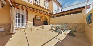 Maison jumelée à Urbadiez - Entrepuentes. Impresionante adosado con piscina comunitaria y parking en san p