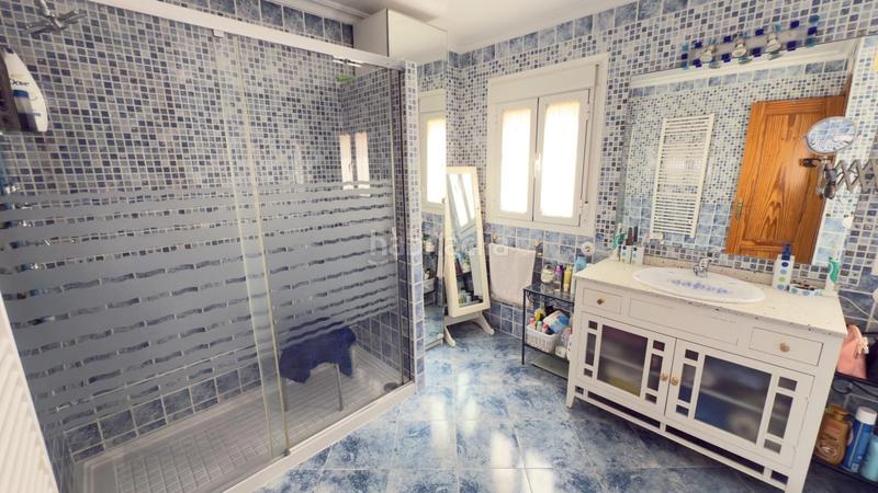 Foto 65fd1cf7-7730-44ab-ab11-39cf4884d454. Maison jumelée avec chauffage parking dans Urbadiez - Entrepuentes Sevilla