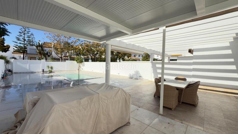 Foto 563b96d5-473a-4eb6-b1bc-f4f08565dc54. Towny house with parking pool in Urbasur Islantilla