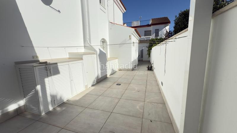 Foto 65237a91-eee4-46af-8f65-6c70a959b50f. Towny house with parking pool in Urbasur Islantilla