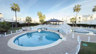 Casa adossada a El Portil. Gran adosado en el portil con piscina comunitaria