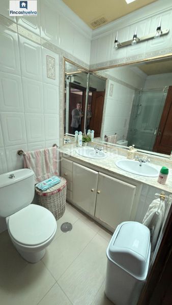 Foto ebd890cc-bdad-4627-873d-7d4c04fa0533. Casa adossada amb aparcament a Palos de la Frontera