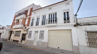 Gebäude in Lepe. Edificio en construcción en el centro de lepe huelva