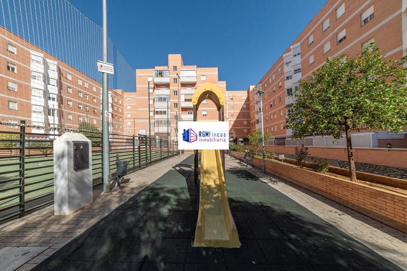 Foto 4a7ad33d-646d-44a9-8cc6-f7a5b56fbe1d. Appartamento con riscaldamento parcheggio piscina in Sevilla