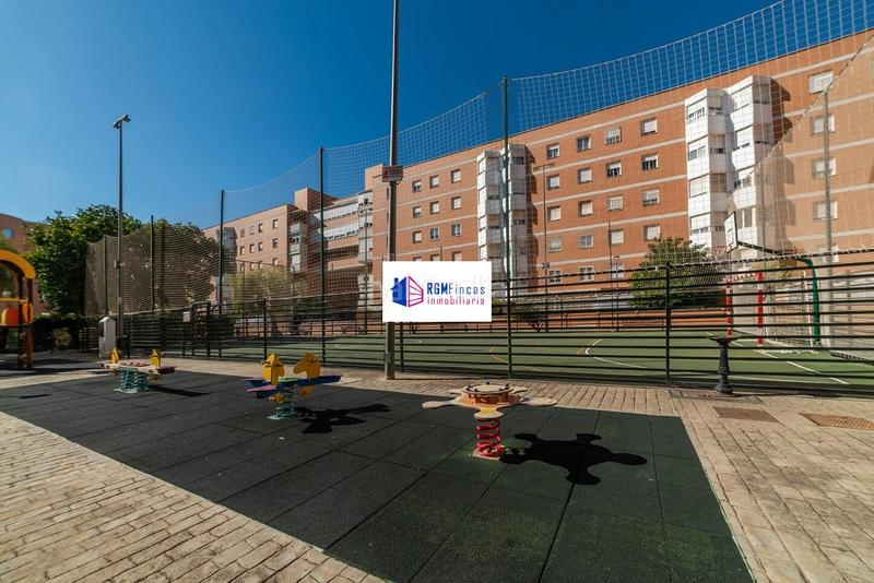 Foto e4c77a49-2b08-4529-a8c4-040492c3292c. Appartamento con riscaldamento parcheggio piscina in Sevilla