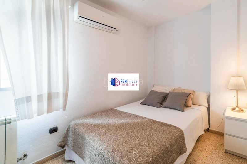 Foto 04f54bfd-227c-4d6b-b08b-dabff9801489. Pis amb piscina a colores - entreparques Sevilla