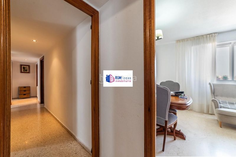 Foto 21623638-027d-4b34-88da-1a174ced039c. Pis amb piscina a colores - entreparques Sevilla