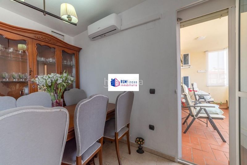 Foto 219cf117-8daa-485f-813e-d3945f5a3ff6. Pis amb piscina a colores - entreparques Sevilla