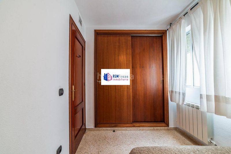 Foto 2781c53c-d3b3-45c5-b658-173989be894a. Pis amb piscina a colores - entreparques Sevilla