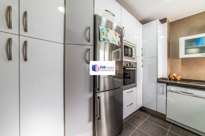 Foto 3869c406-85b3-4898-83dc-51f842c4b7a3. Pis amb piscina a colores - entreparques Sevilla