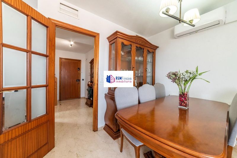 Foto 98bceeca-f023-44d8-9c4c-c0aaeb2e3ed1. Pis amb piscina a colores - entreparques Sevilla