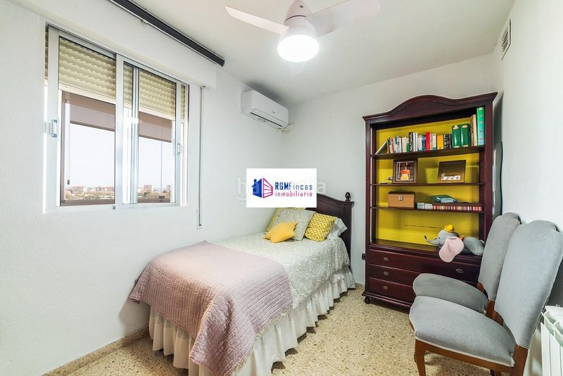 Foto 9b5e64de-ace2-4da9-9a69-343214ee12ce. Pis amb piscina a colores - entreparques Sevilla