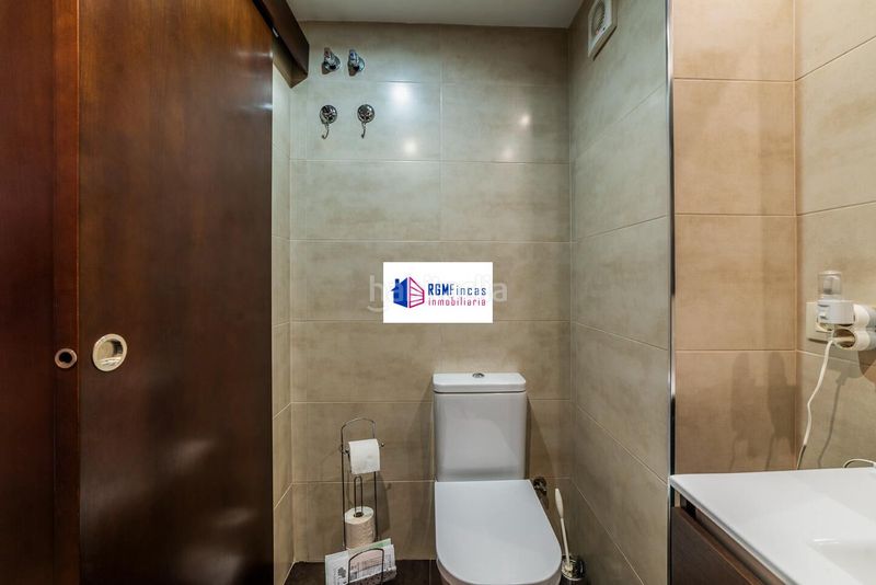 Foto a343681b-7e05-4644-b430-7b3e614abb22. Pis amb piscina a colores - entreparques Sevilla