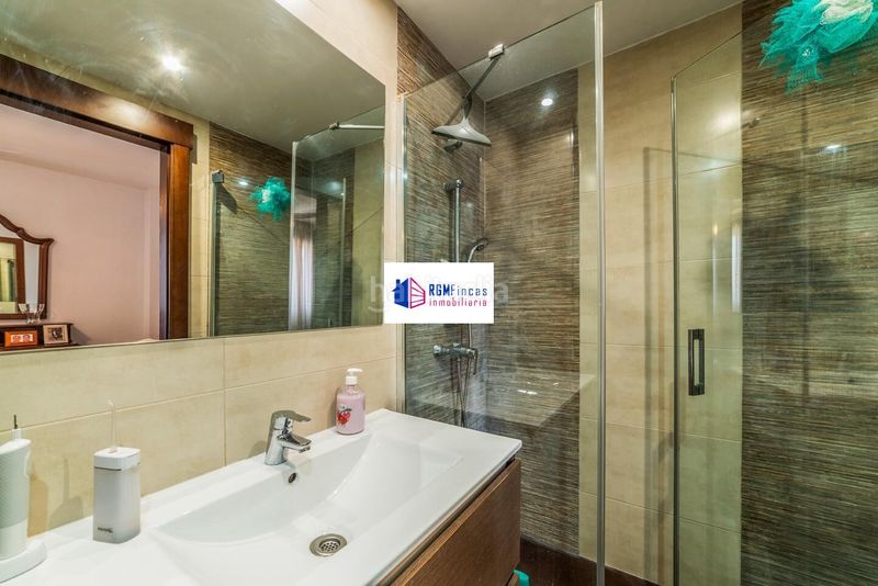 Foto ac0b6840-960d-4020-8a76-5dfc0c78b54b. Pis amb piscina a colores - entreparques Sevilla