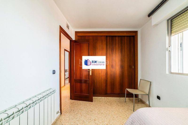 Foto b724eb7a-b0a6-4f5b-a89b-2ee9e62a9f1f. Pis amb piscina a colores - entreparques Sevilla