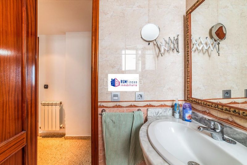 Foto bf4363f7-d5cf-449e-9d1b-4683f26da383. Pis amb piscina a colores - entreparques Sevilla