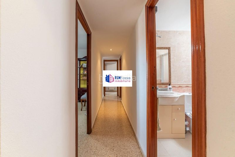 Foto c6632619-40ec-4eb5-aeab-67495bc1d3be. Pis amb piscina a colores - entreparques Sevilla