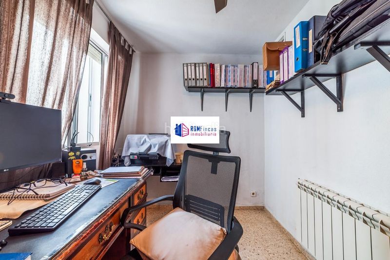 Foto c7a173f8-fea9-42f1-9c41-e7d31f6e0cb2. Pis amb piscina a colores - entreparques Sevilla