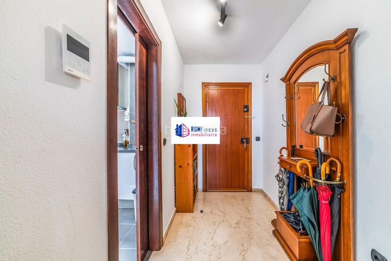 Foto c9add907-1d04-410f-86a3-b56c5831292d. Pis amb piscina a colores - entreparques Sevilla