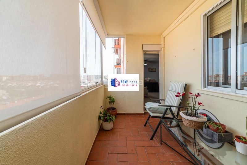 Foto c9e66010-b58b-44a1-a61d-5104aa975f46. Pis amb piscina a colores - entreparques Sevilla