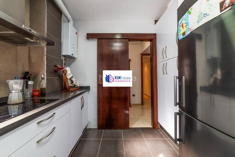 Foto ef92efd2-afb4-41f0-adf9-faed172fa42b. Pis amb piscina a colores - entreparques Sevilla