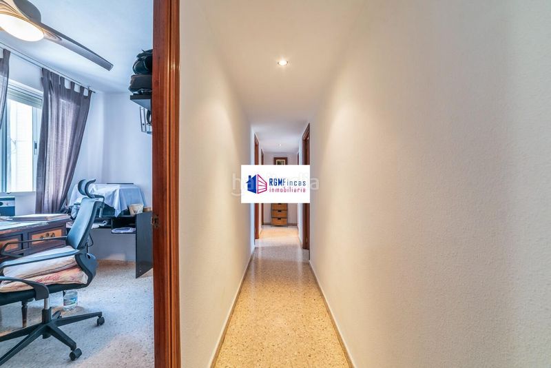 Foto fd32d2aa-3692-4188-b3ee-ffabaff7cc04. Pis amb piscina a colores - entreparques Sevilla