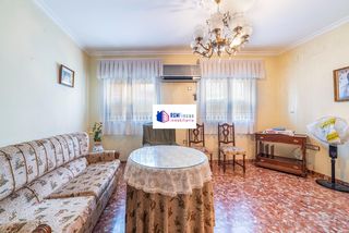 Casa a Bellavista. Gran casa con dos viviendas independientes, amplio patio y azote