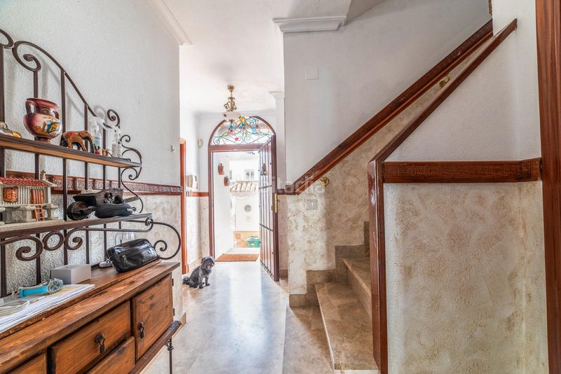 Foto b393a8bf-87e0-463e-92ed-f7da7d576b30. Xalet amb aparcament piscina a Olivar de Quintos Montequinto