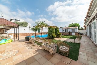 Xalet  Calle hiedra. Chalet independiente con psicina privada en olivar de quintos