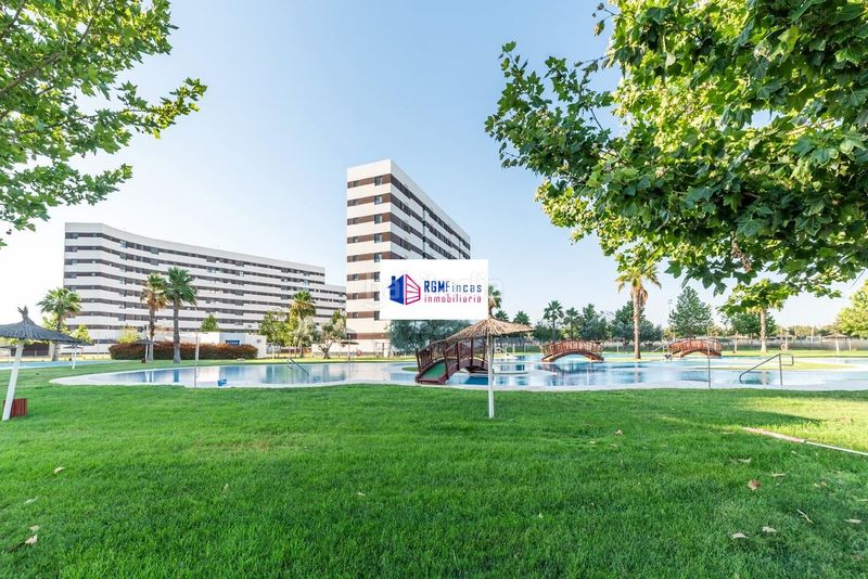Foto 9808ea6c-b64e-4dd7-8901-64f650370e64. Etagenwohnung mit heizung parking pool in Torreblanca Sevilla