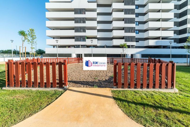 Foto ba8a4f13-8b1c-4dd4-9003-a02c93e1bff6. Etagenwohnung mit heizung parking pool in Torreblanca Sevilla