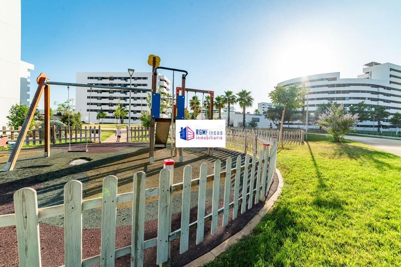 Foto f1317f97-527c-4fff-95ce-ce7cf199c18c. Etagenwohnung mit heizung parking pool in Torreblanca Sevilla