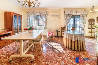Maison à Bellavista. Gran casa con dos viviendas independientes, amplio patio y azote