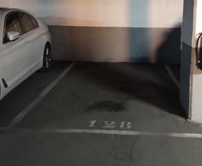 Lloguer Aparcament cotxe a Avenida de nuevo versalles 22. Se alquila plaza de garaje grande