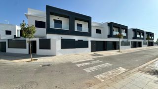 Lloguer Xalet a Calle ernestina de champourcín 3. Chalets con club social privado.