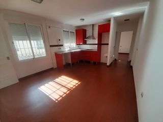 Rez-de-chaussée à Centro - Doña Mercedes. Piso en planta baja