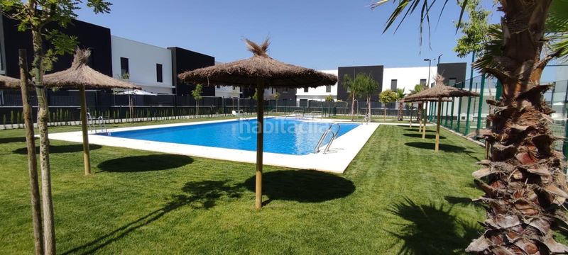 Foto 25d84fe3-4b0a-4a7e-aaaa-d3ad53f21244. Lloguer pis amb calefacció aparcament piscina a Rinconada (La)