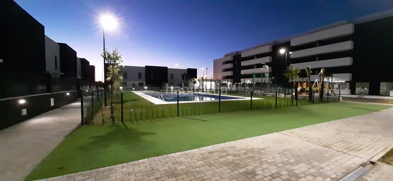 Foto dde15cbf-5821-4ff7-900f-5756482588ca. Lloguer pis amb calefacció aparcament piscina a Rinconada (La)