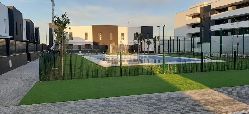 Foto e725f890-9681-4ee9-91ff-a64130a7bd2d. Lloguer pis amb calefacció aparcament piscina a Rinconada (La)