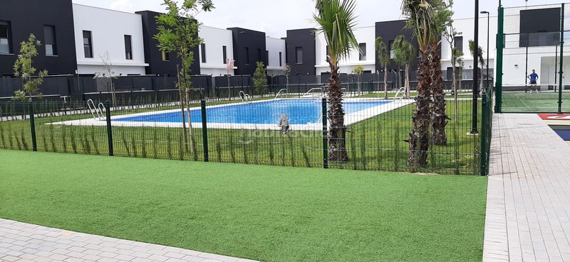 Foto f79b29ef-98a8-4991-b521-60d9c0c92150. Rent flat with heating parking pool in Rinconada (La)