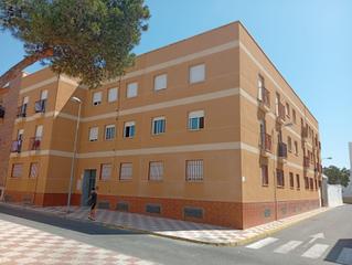 Pis  Bartolome casas(m). Piso de tres habitaciones en roquetas de mar