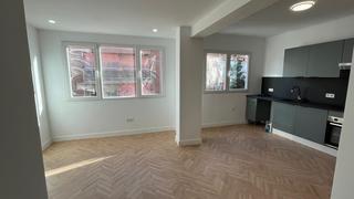 Etagenwohnung  Calle del blanco coris. Tres dormitorios cerca del corte inglés