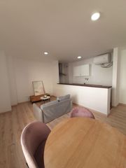 Pis  Calle de sebastián de eslava. Piso reformado de 1 dormitorio, orientación sur, garaje y traste